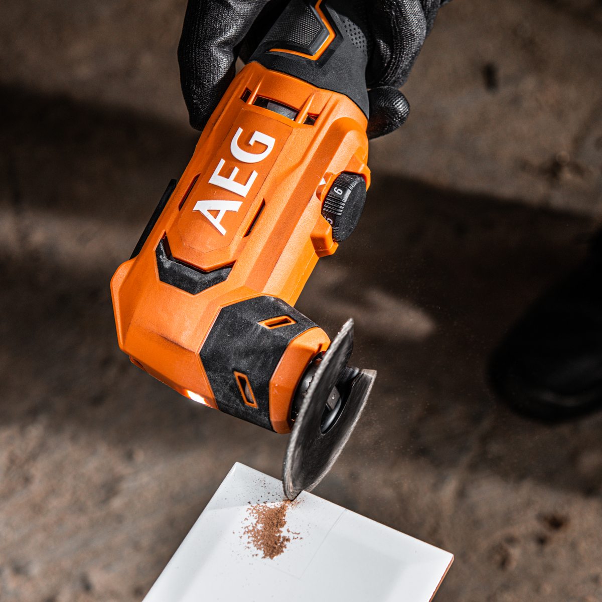 AEG 18V Multi-Tool - 355mm - Tool-Free Blade Change - Variable Speed - SuperSaverAU - view 4