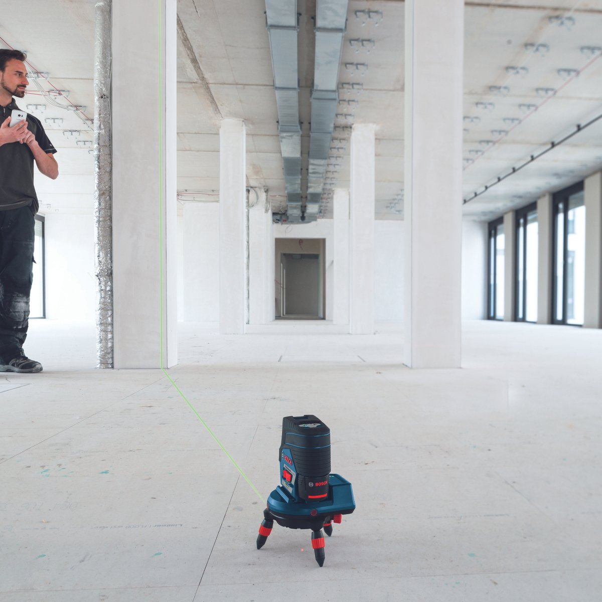 Bosch Professional Laser Motorised Base, Indoor & Outdoor, Remote Control 0601092800