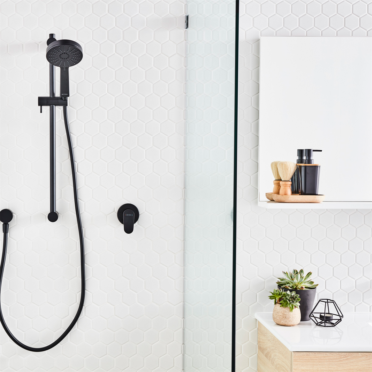 Methven Krome 3 Function Rail Shower, Black, ABS & Brass, 120mm Head, 655mm Rail, 9L/min, WELS 3 Star