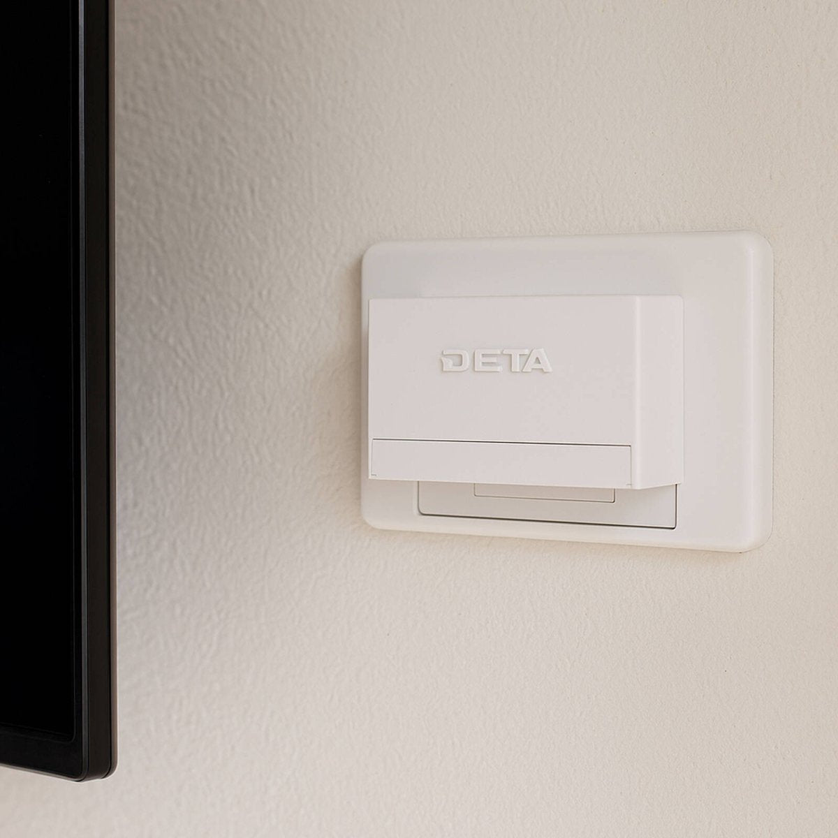DETA Entertainment Wall Plate, 3 Gang White Polycarbonate, Standard Profile
