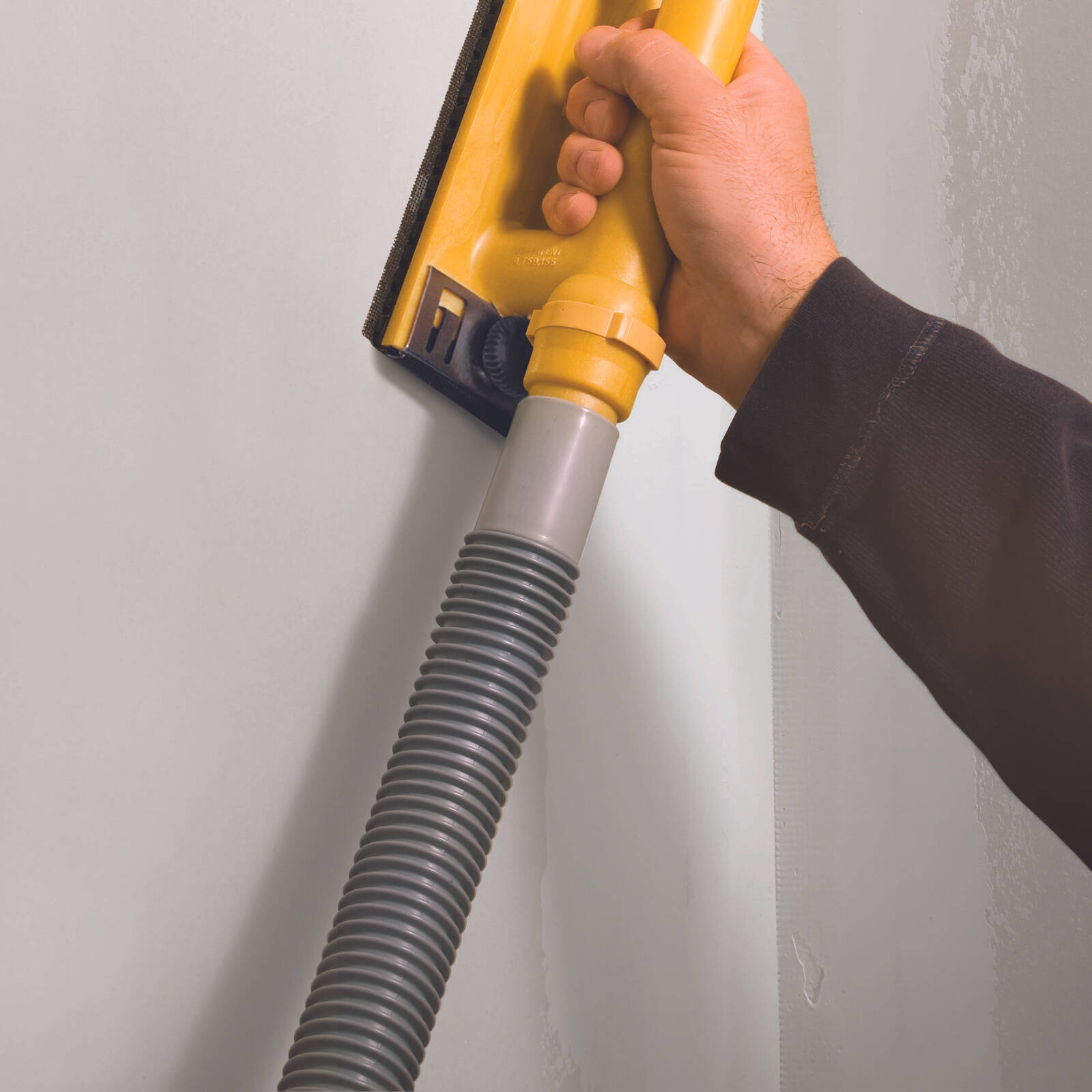 Hyde Dust Free Vacuum Hand Sander Kit with Hose and Sandscreen