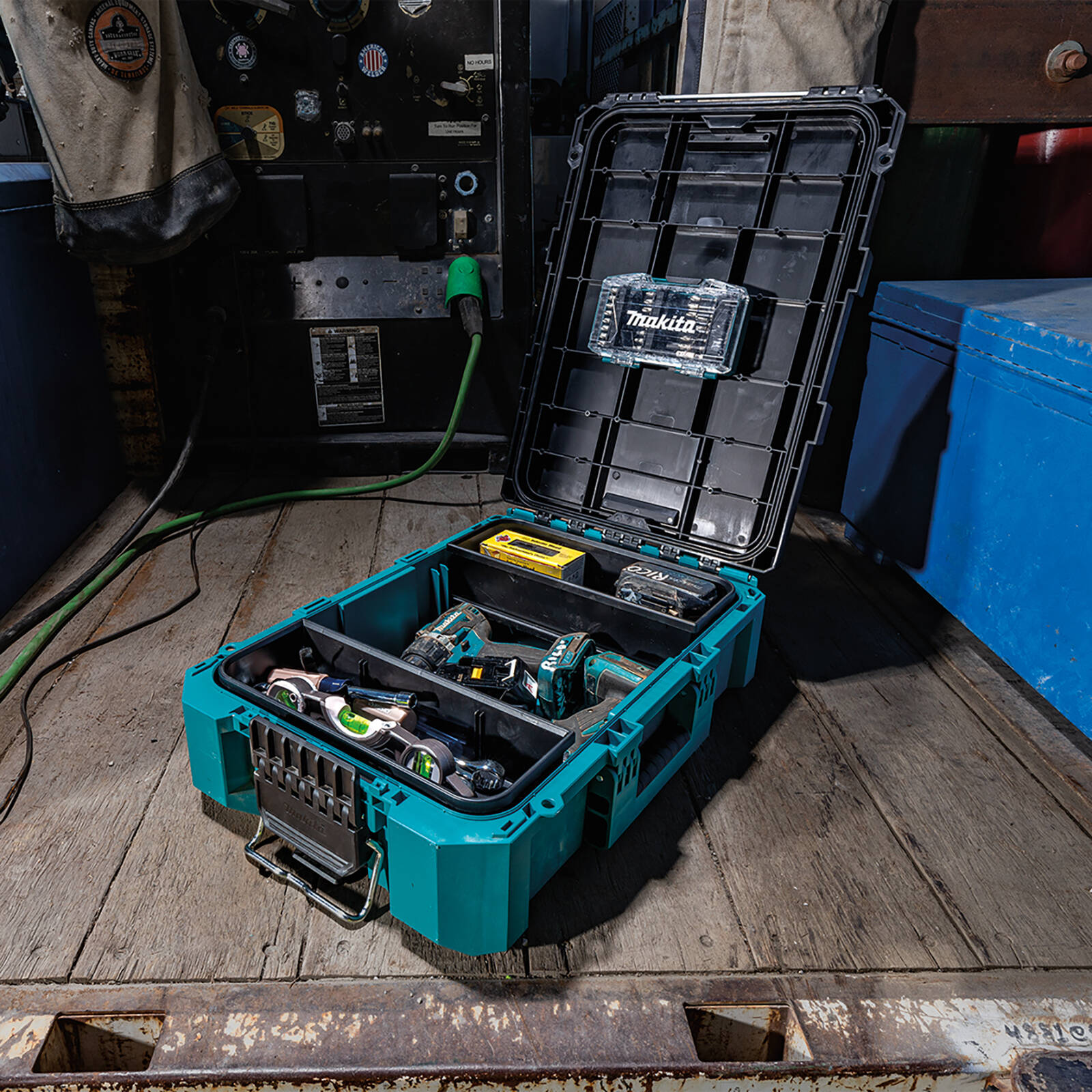 Makita Maktrak Medium Tool Box, Single-Hinge Lid, Trak Mount System