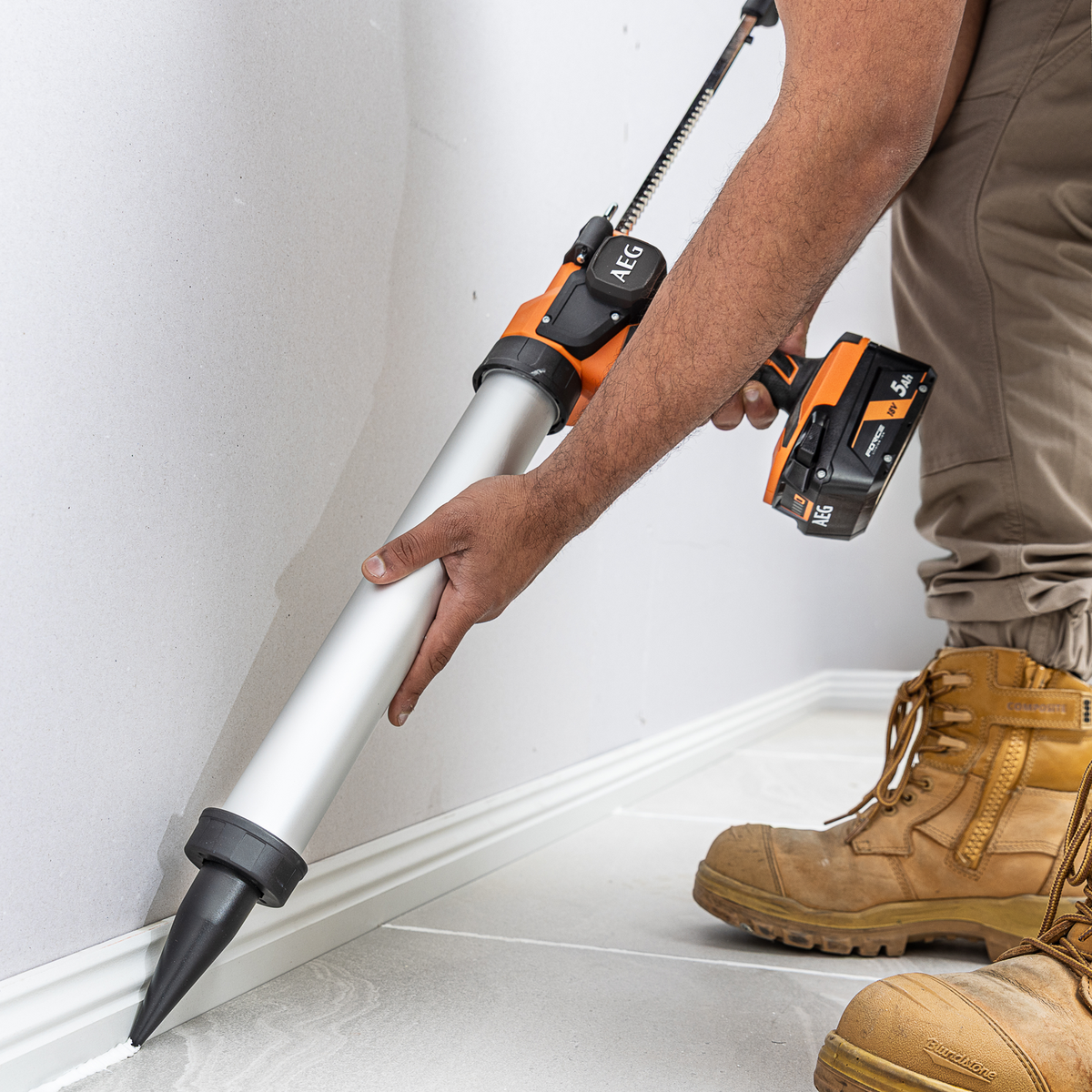 AEG 18V Caulking Gun - 300ml/600ml - 3,800Nm Push Force - Anti-Drip Technology - SuperSaverAU - view 3