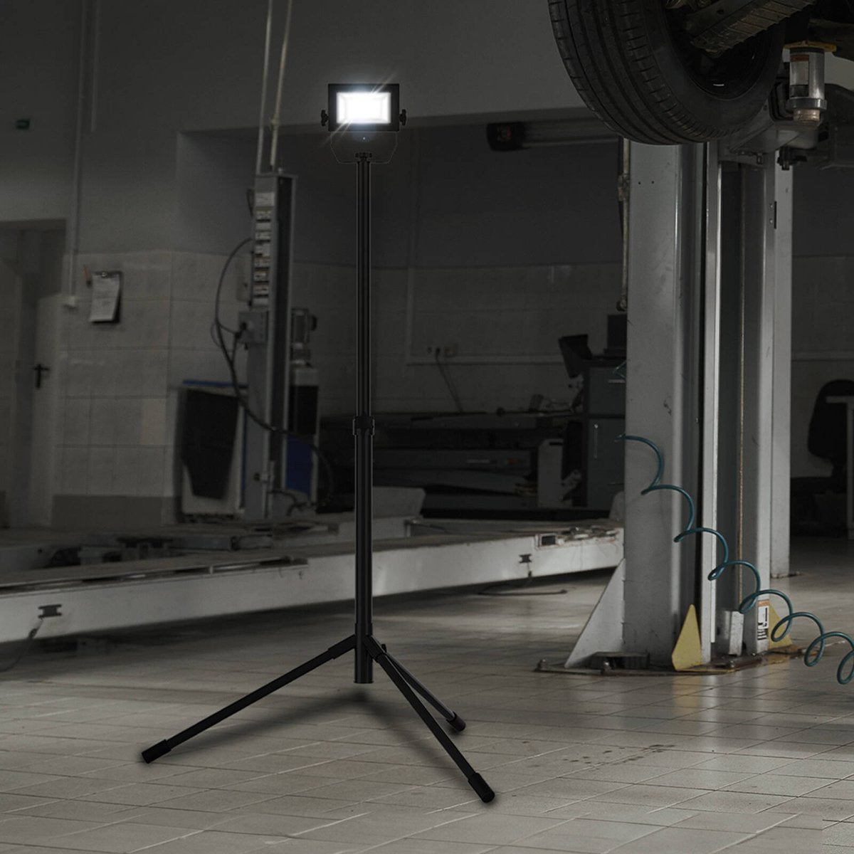 Arlec 30W LED Worklight with Tripod - 2400 Lumens - Weather Resistant - SuperSaverAU - view 5