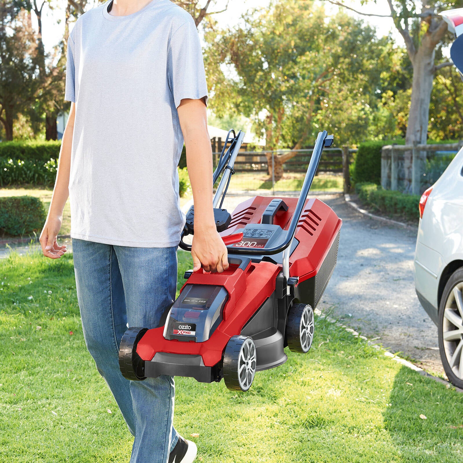 Ozito PXC 18V 300mm Brushless Lawn Mower 4.0Ah Kit PXCLMK-1418
