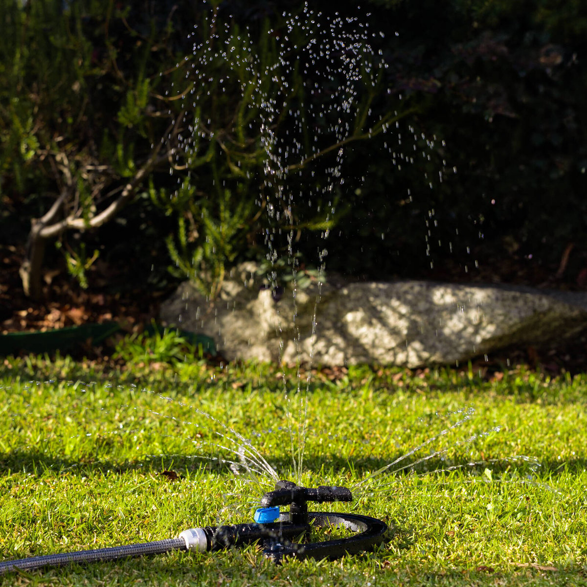 Nylex 3 Arm Rotating Sprinkler with Flow Control for Gardens & Lawns