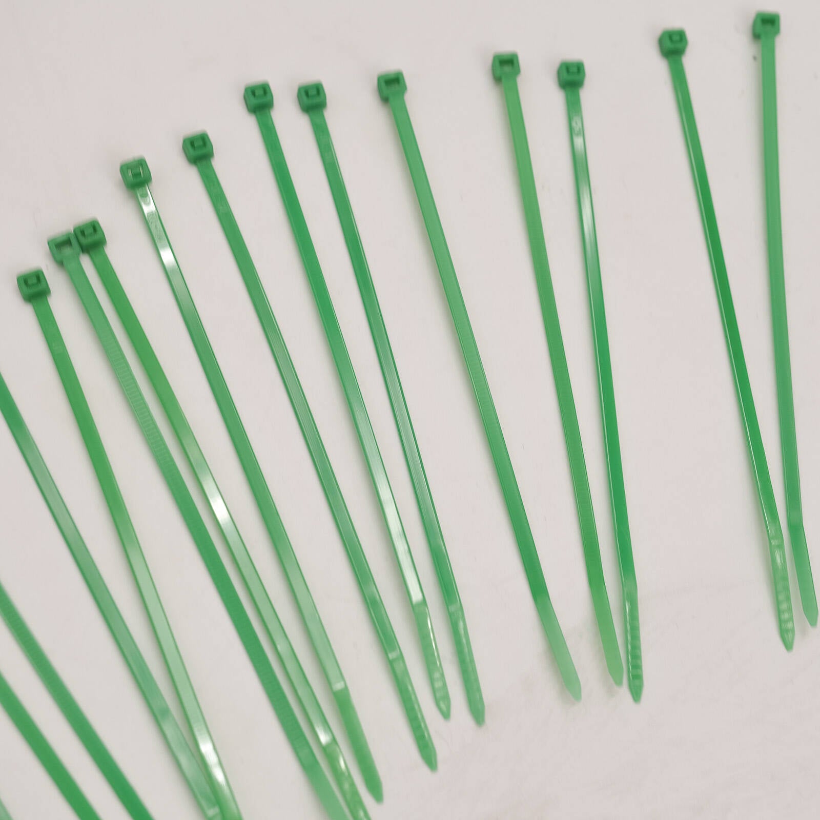 UN-REAL 25cm Artificial Hedge Tile Installation Kit Green Plastic