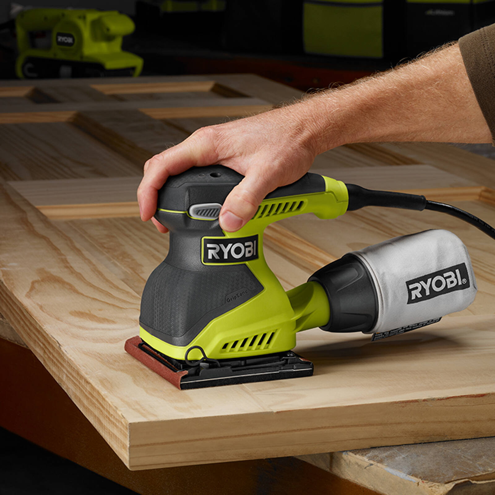 Ryobi 240W 1/4 Sheet Sander, 14000RPM, 110mm Plate, Dust Bag, Palm Handle RSS240Q-S