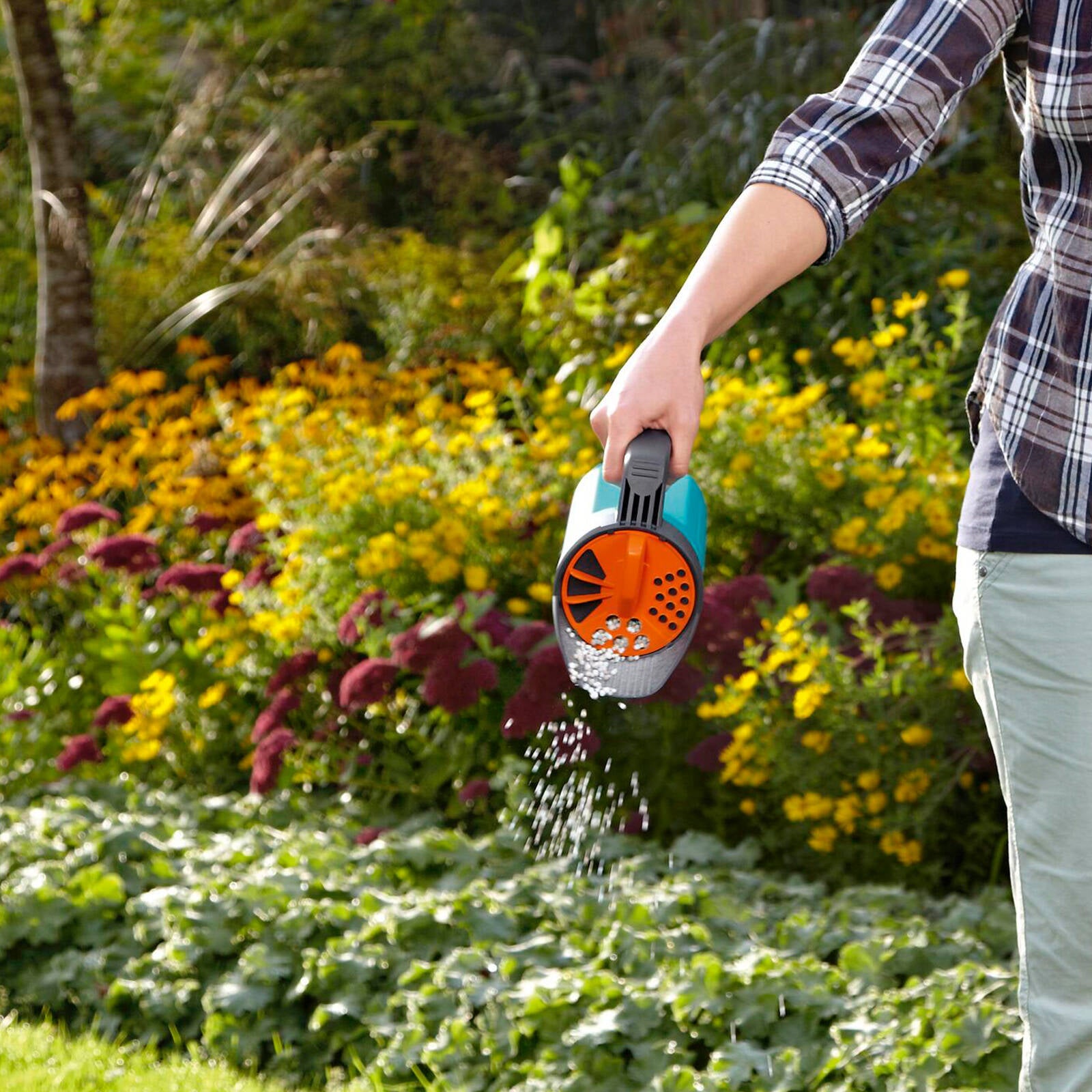 GARDENA Small Handheld Seed & Fertiliser Spreader 25sqm