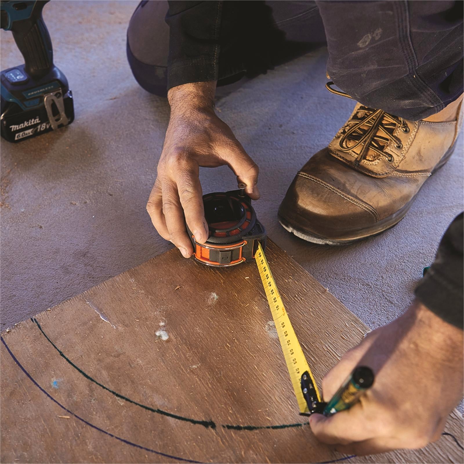 Crescent Lufkin Shockforce 8m x 30mm Lockable Steel Tape Measure