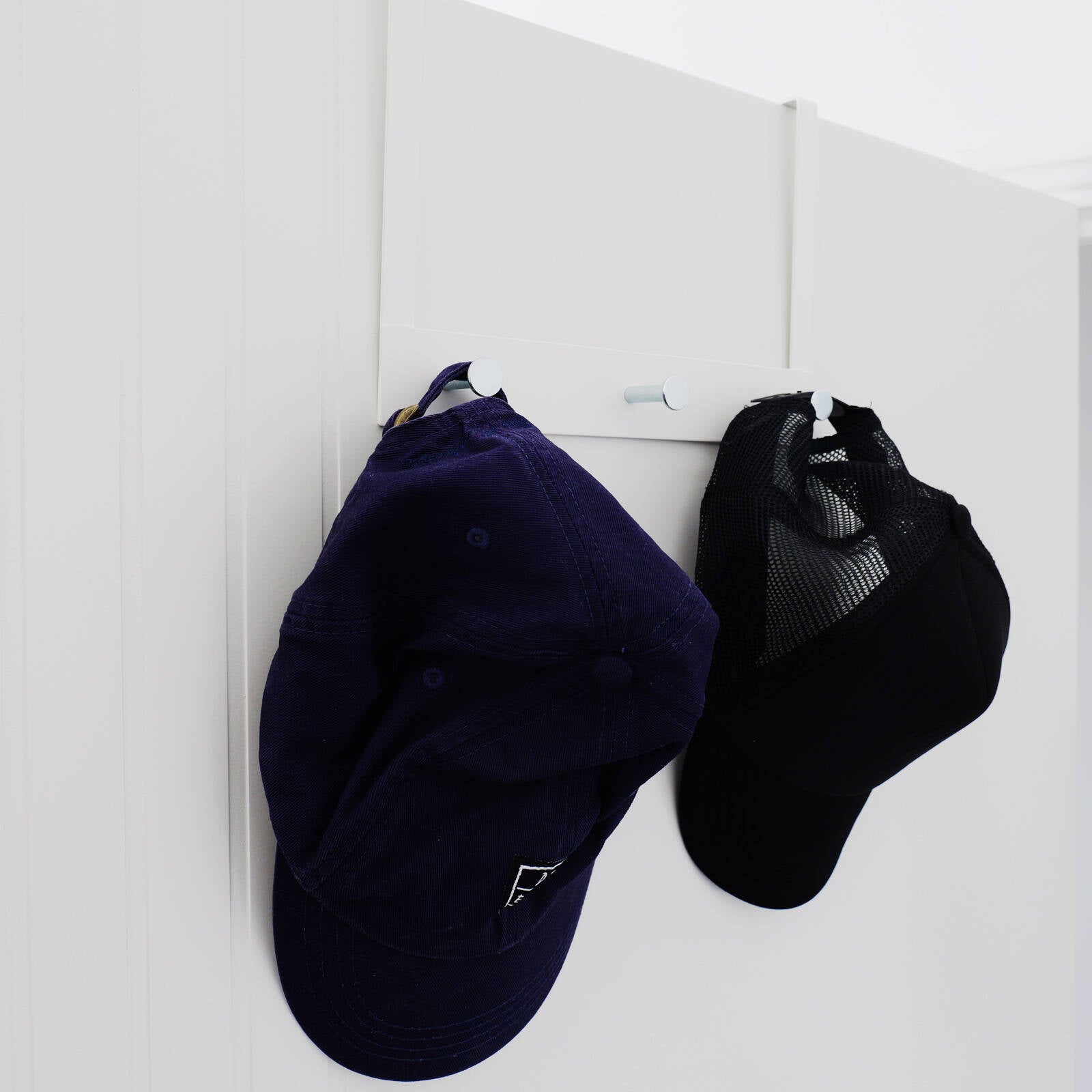 Adoored 3 Stud White Steel Over-The-Door Deco Hook Rack