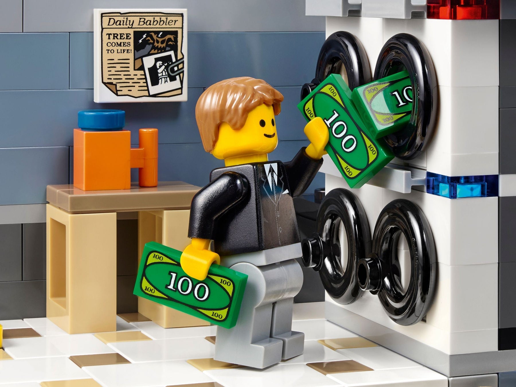 LEGO 10251 Brick Bank: Modular Building with Vault & Laundromat - SuperSaverAU - view 6