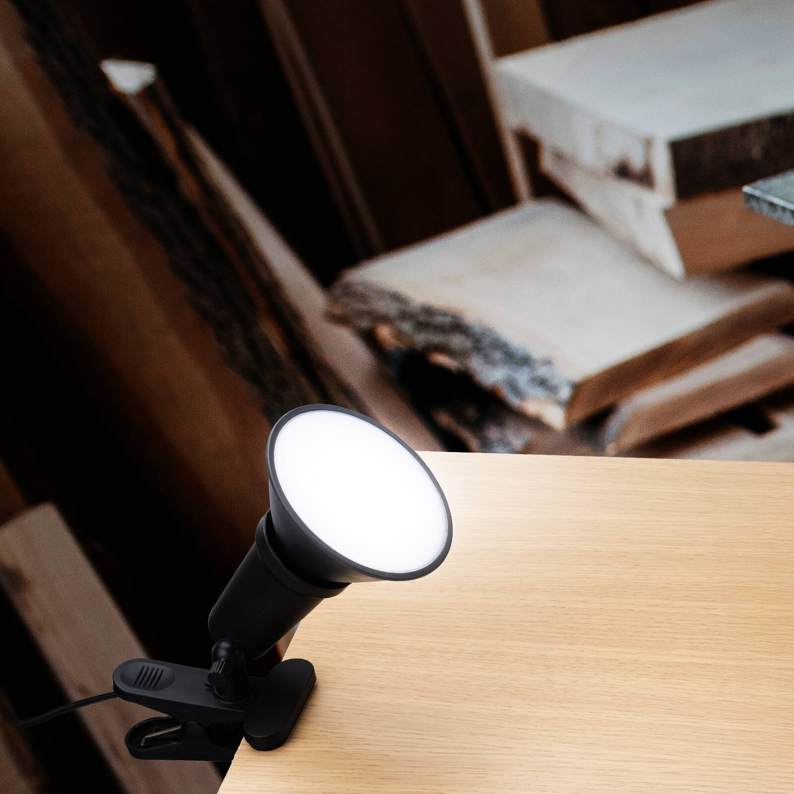 Arlec 15W DIY Portable LED Floodlight with Clamp 1600lm Black/Grey FL225