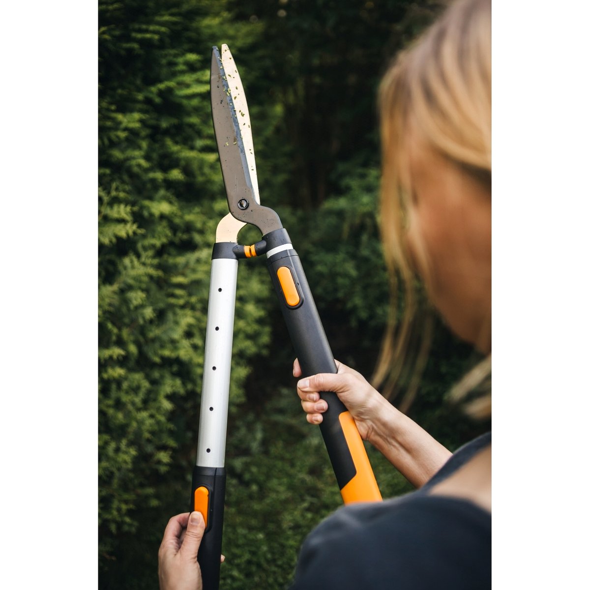 Fiskars SmartFit HS86 Telescopic Hedge Shear, 270mm Steel Blade, Telescoping Handles, Corrosion-Resistant