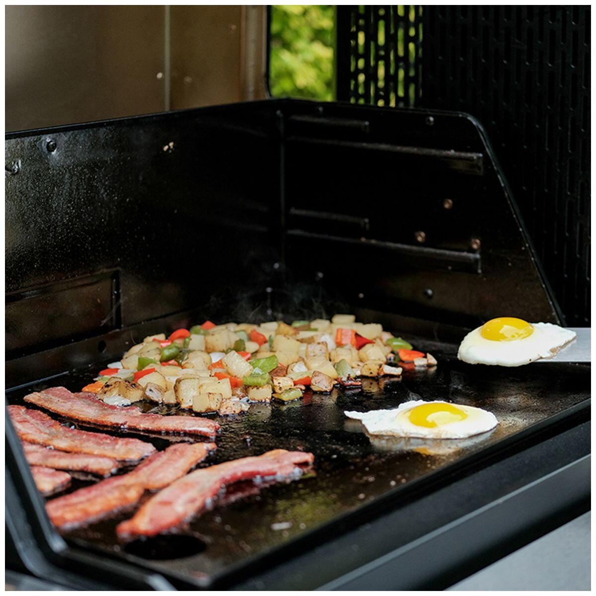 Masterbuilt Gravity Series 800 Digital Charcoal Smoker BBQ - Griddle Insert, App Control - MB20042221