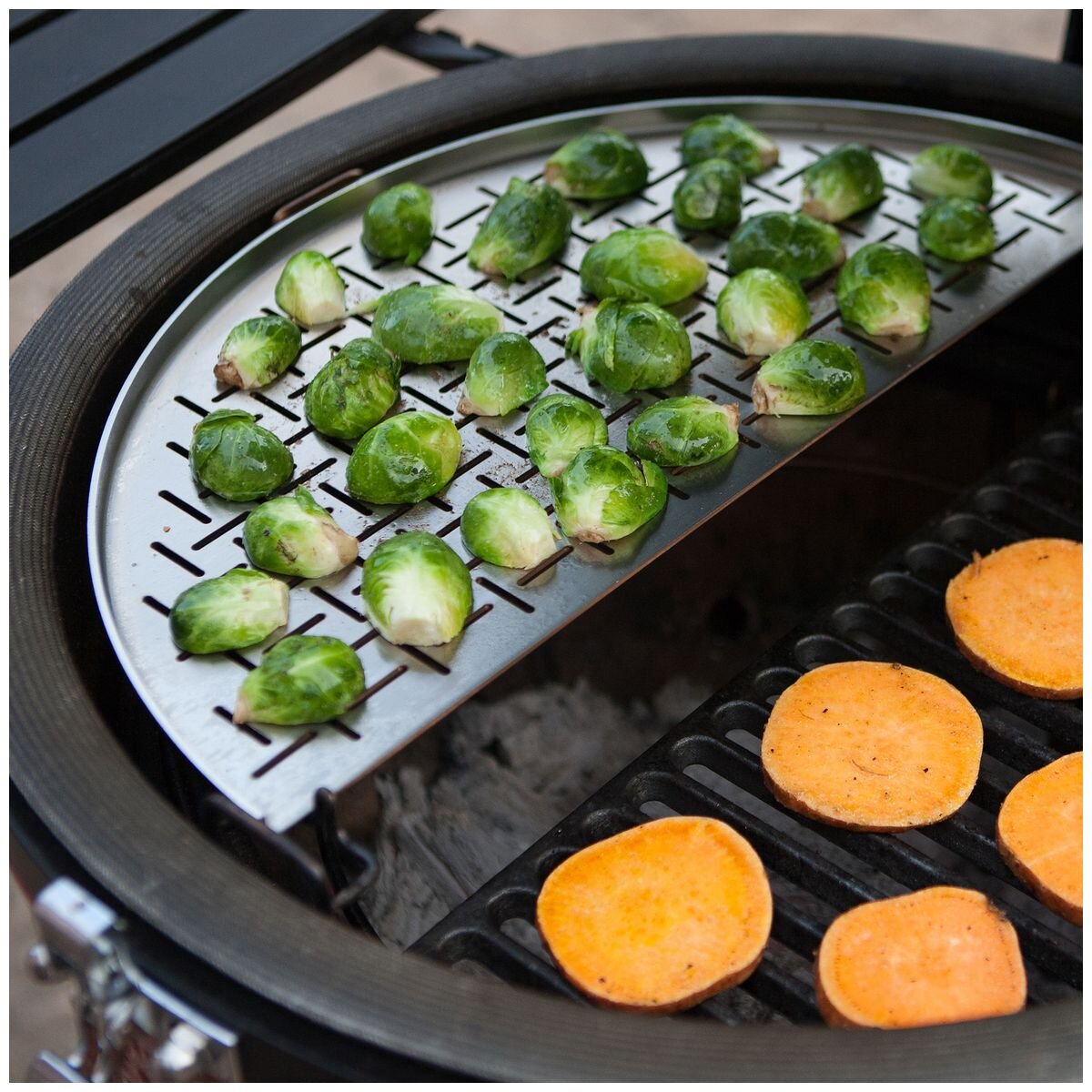 Kamado Joe Big Joe half moon stainless steel grate for fish and veg - 304 stainless steel - BJ-HSSCGFV