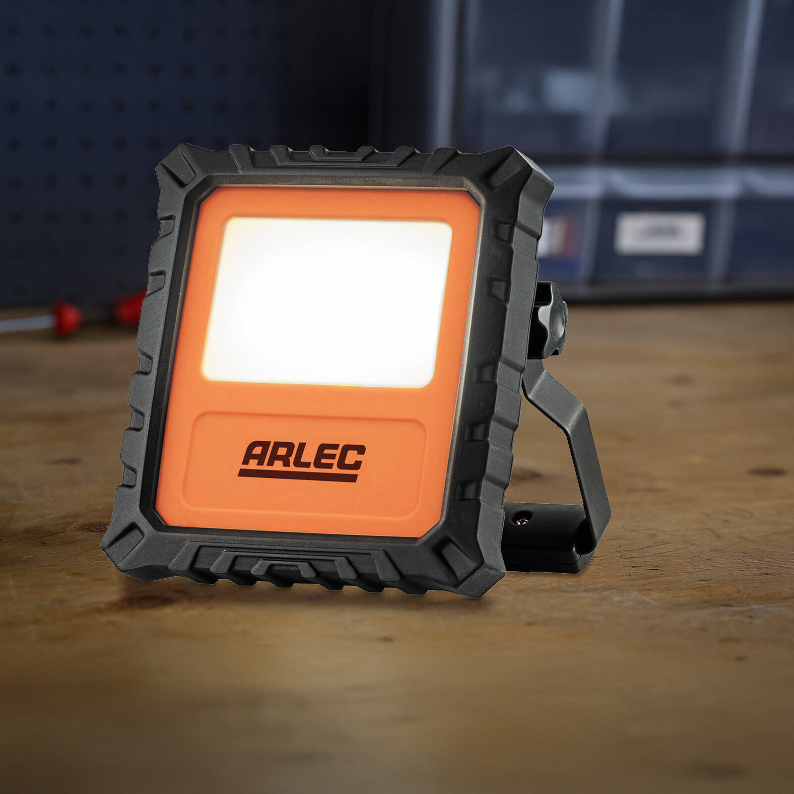 Arlec 10W 700lm LED Rechargeable Work Light WL0007 Orange Weather Resistant Outdoor