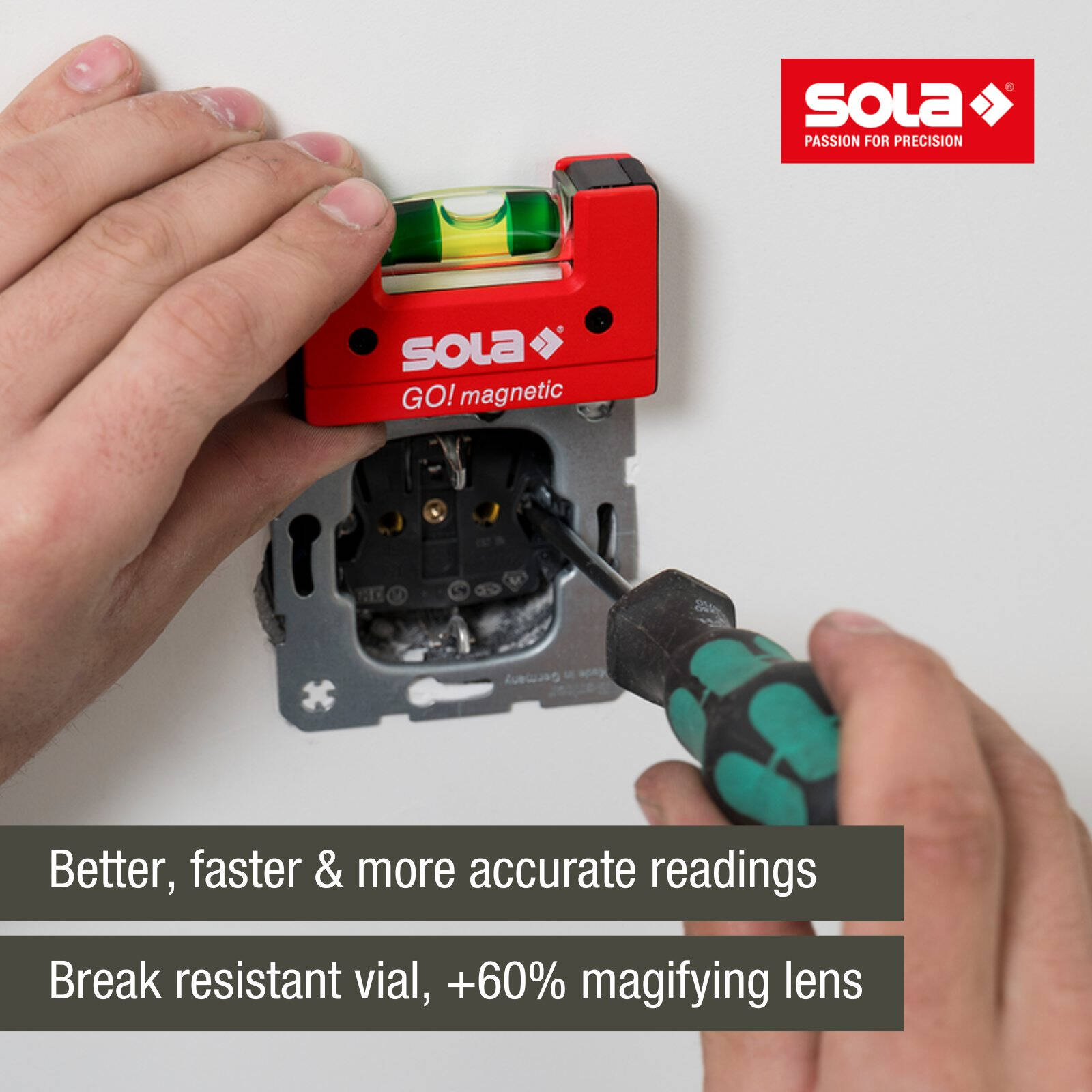Sola Mini Compact Magnetic Spirit Level with Case Red