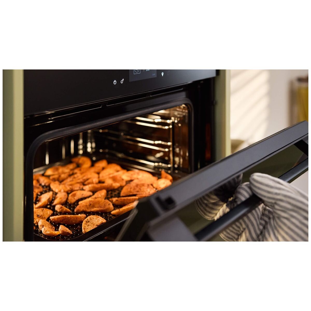 Haier 60cm 600 Series Built-In Oven - 78L, Air Fry, Steam Assist, Black Glass, 25 Functions - HWO60S25TTPB5