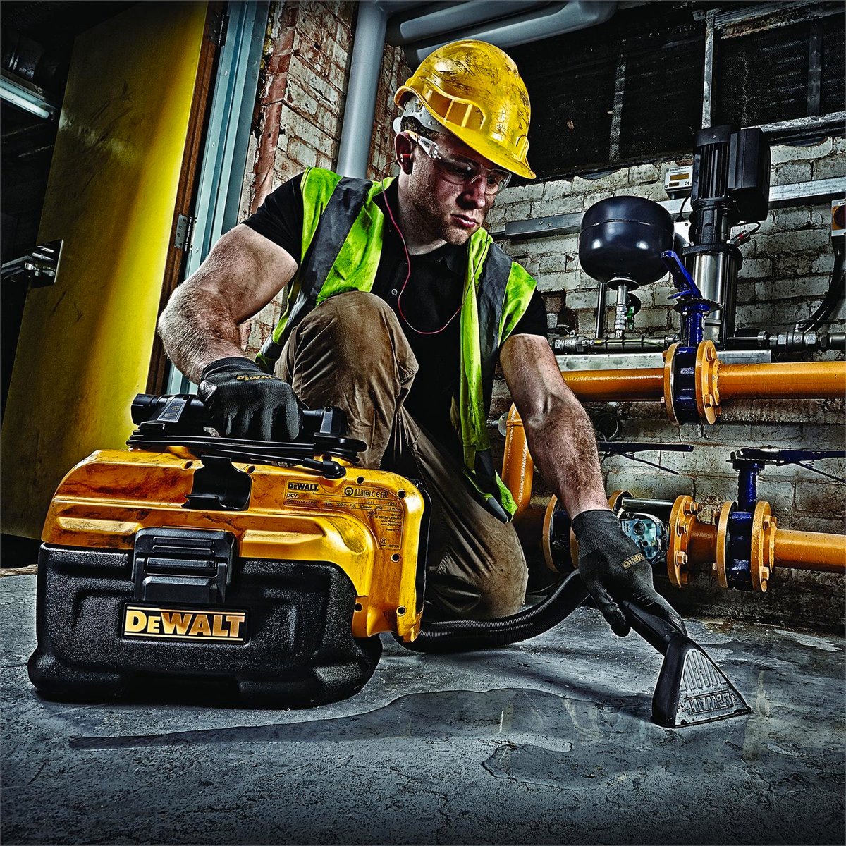 DeWALT 18V/54V Li-Ion Cordless Wet & Dry Vacuum - Skin Only DCV584L-XE