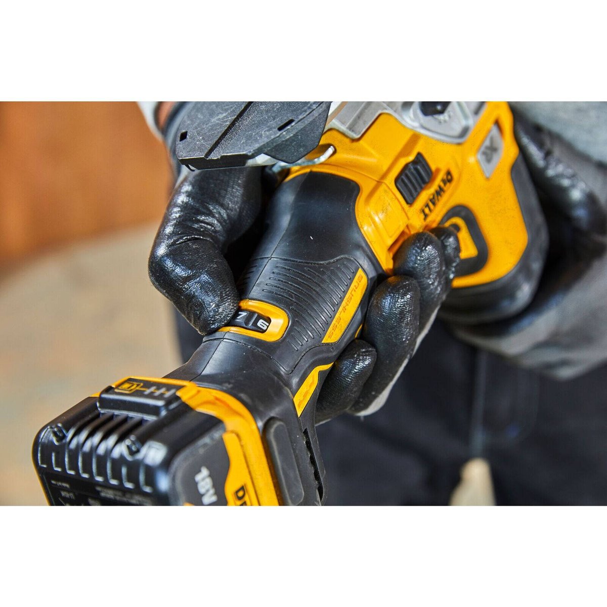DeWALT 18V XR Brushless Body Grip Jigsaw - Bare Unit DCS335N-XJ