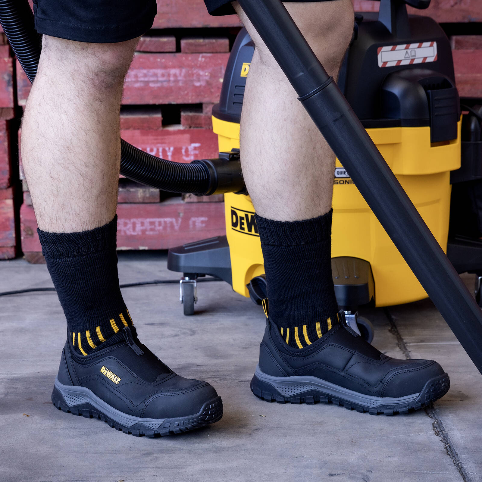 DeWALT Black Stride Steel Cap Safety Work Shoe Size 11 - Water Resistant Leather, SRC
