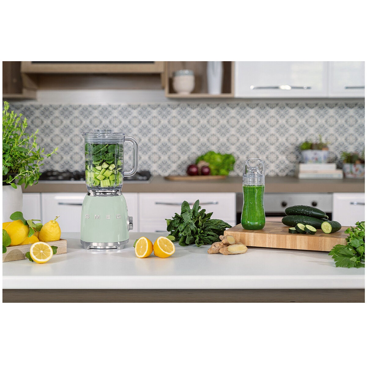 Smeg 50s Style Retro Bench Blender 1.5L - Pastel Green - 800W Motor, 4 Preset Programs - BLF03PGAU
