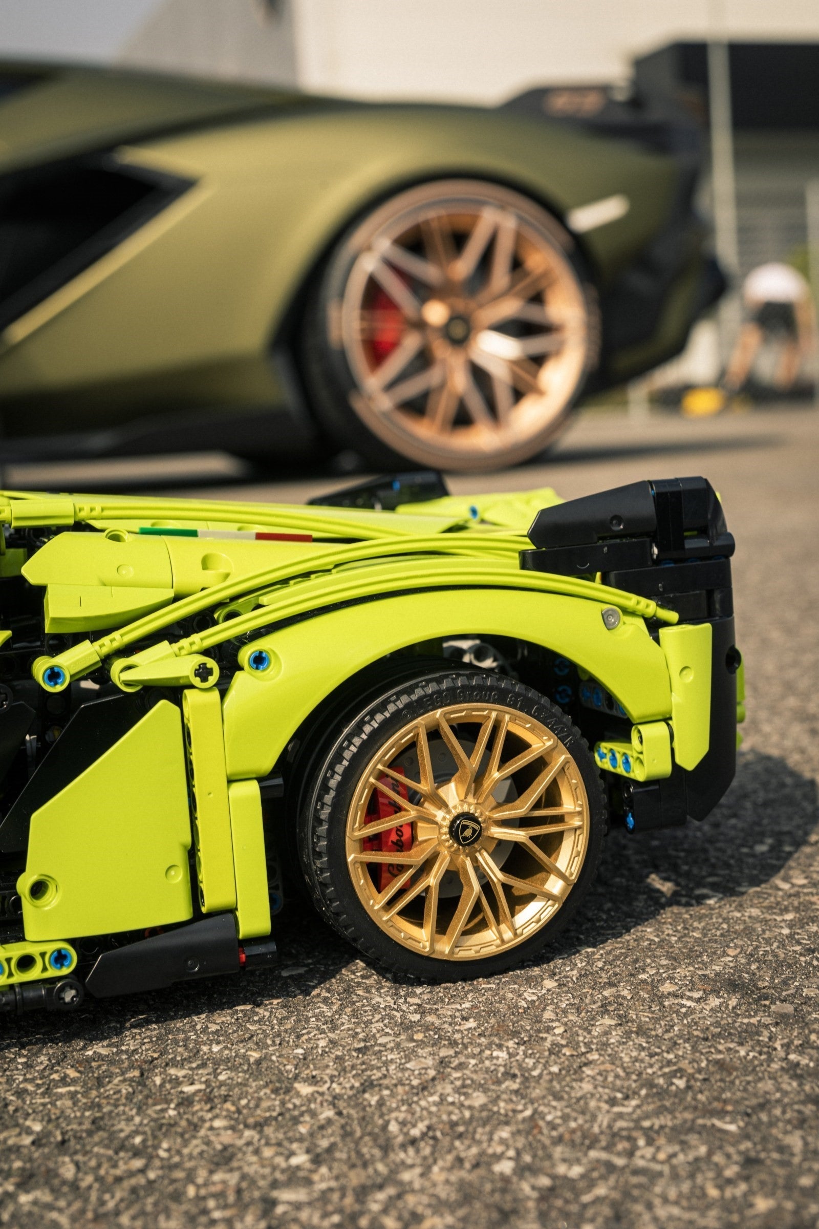 LEGO 42115 Lamborghini Sián FKP 37 Technic Supercar Model - SuperSaverAU - view 5