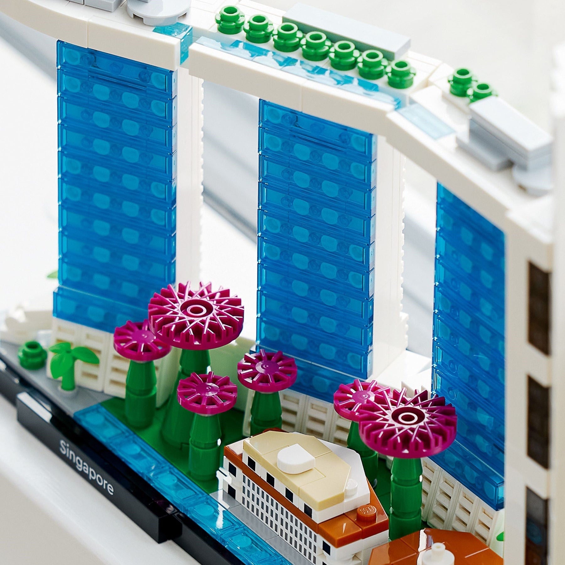 Lego 21057 Architecture Singapore - SuperSaverAU - view 4