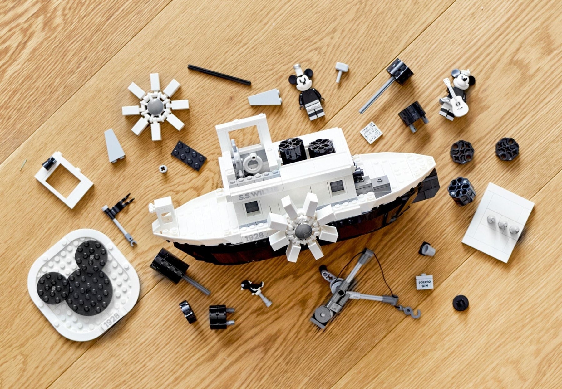 LEGO 21317 Steamboat Willie: Retro Mickey Mouse Set - SuperSaverAU - view 7