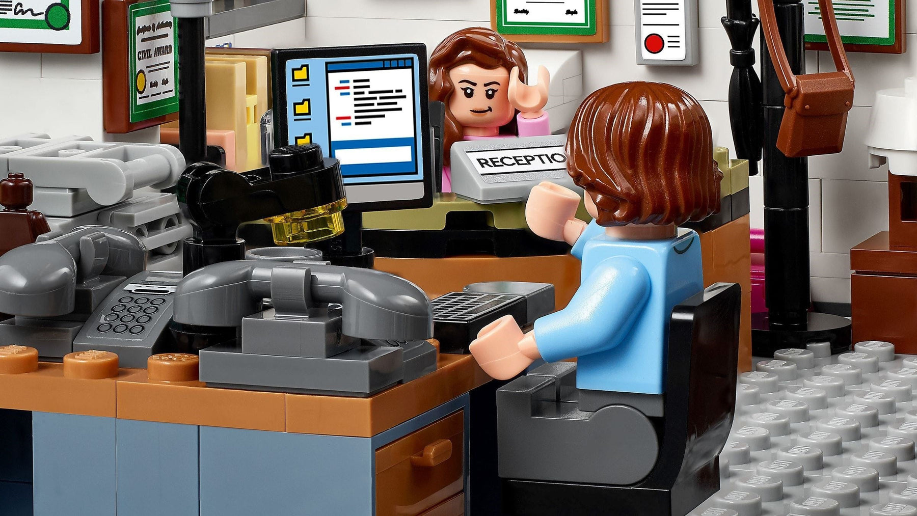 LEGO Ideas 21336 The Office- Auzzi Store