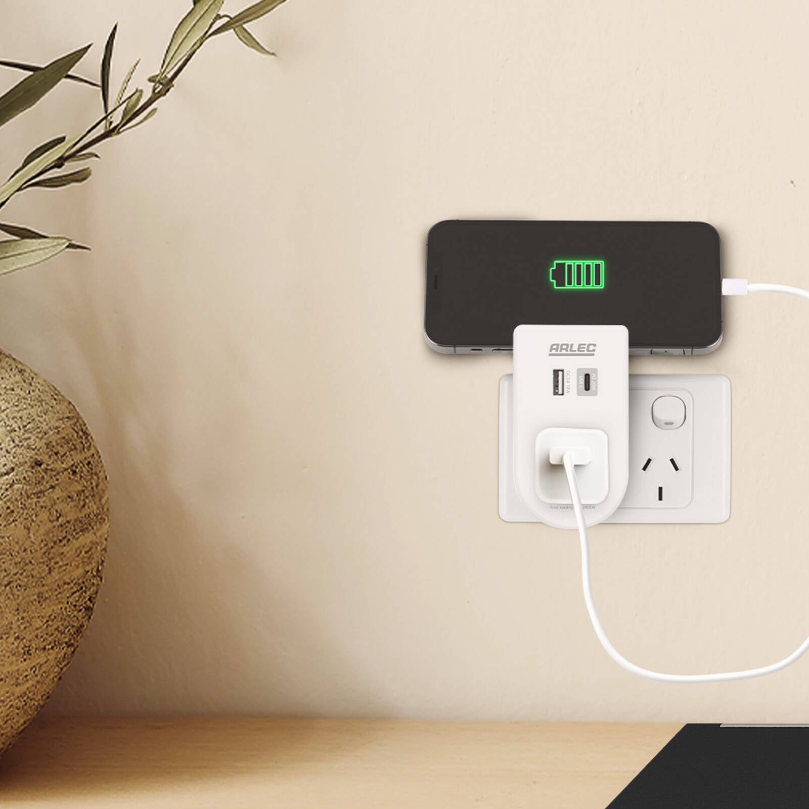 Arlec Power Adaptor with Integrated Phone Mount and PD20W USB Matt White DA35PD20