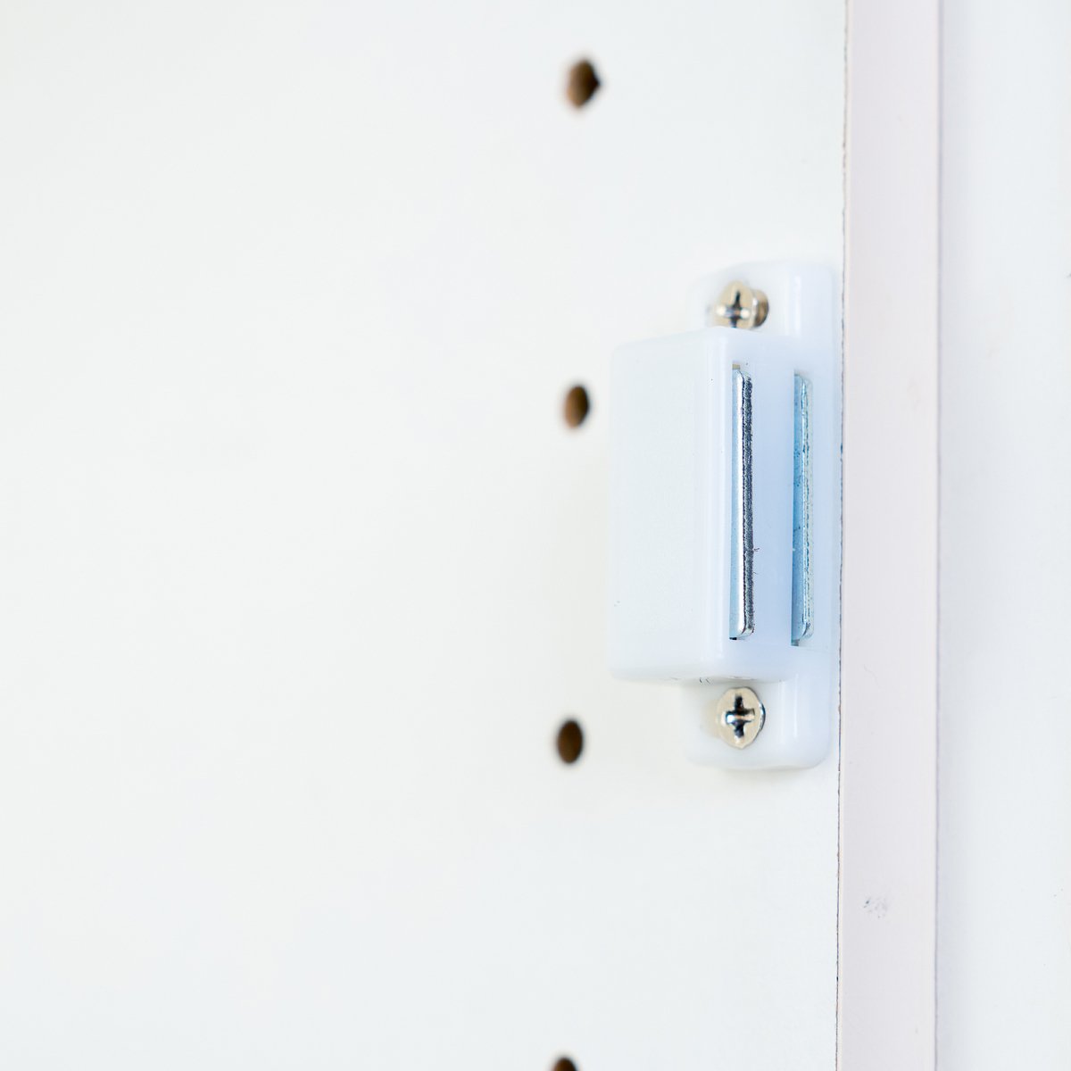 Taskmaster Magnetic Door Catches - 46mm - Plastic - Self Aligning - 20 Pack - SuperSaverAU - view 3