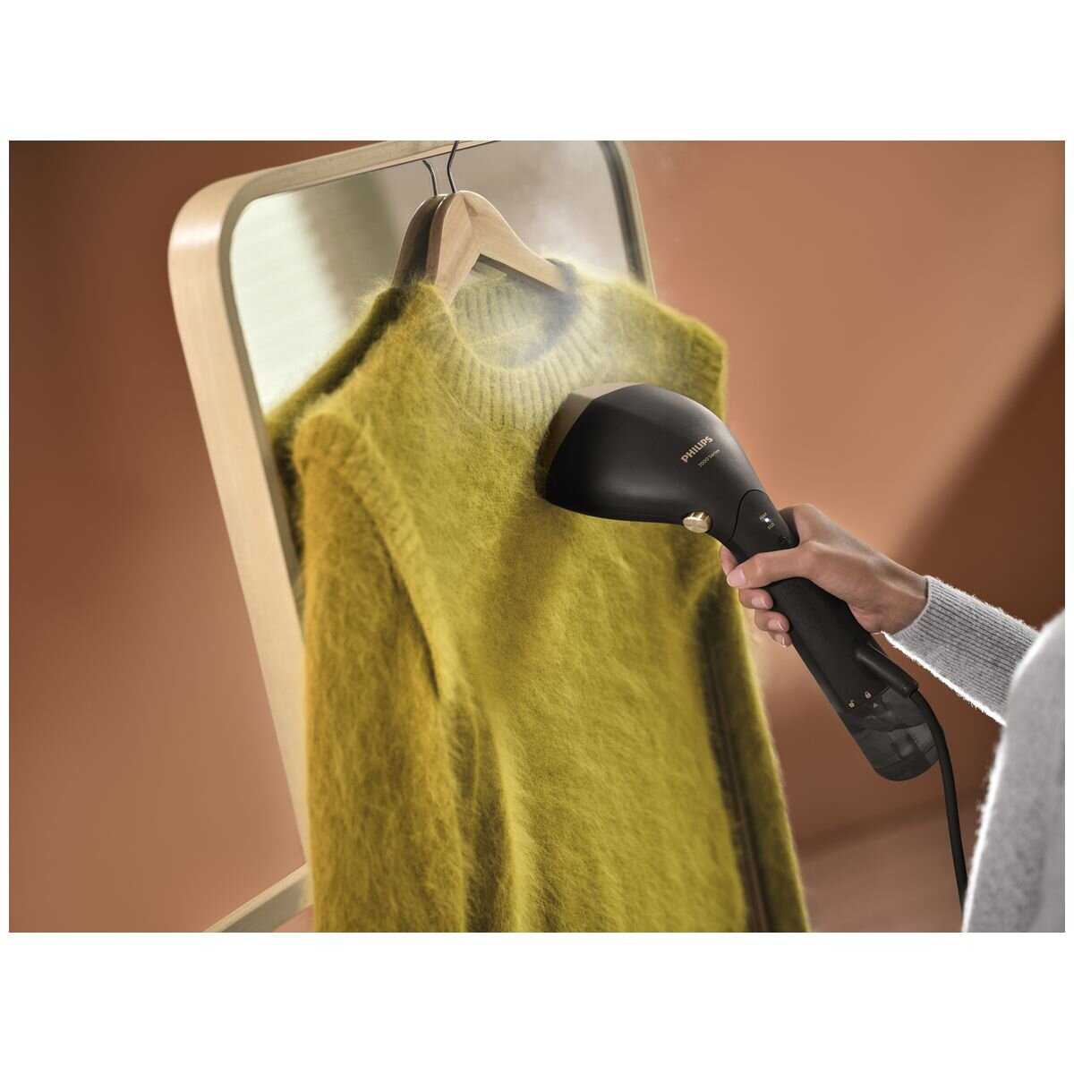 Philips 7000 Series handheld garment steamer - 1500W, 28g/min steam, adjustable head, black - STH7060-80
