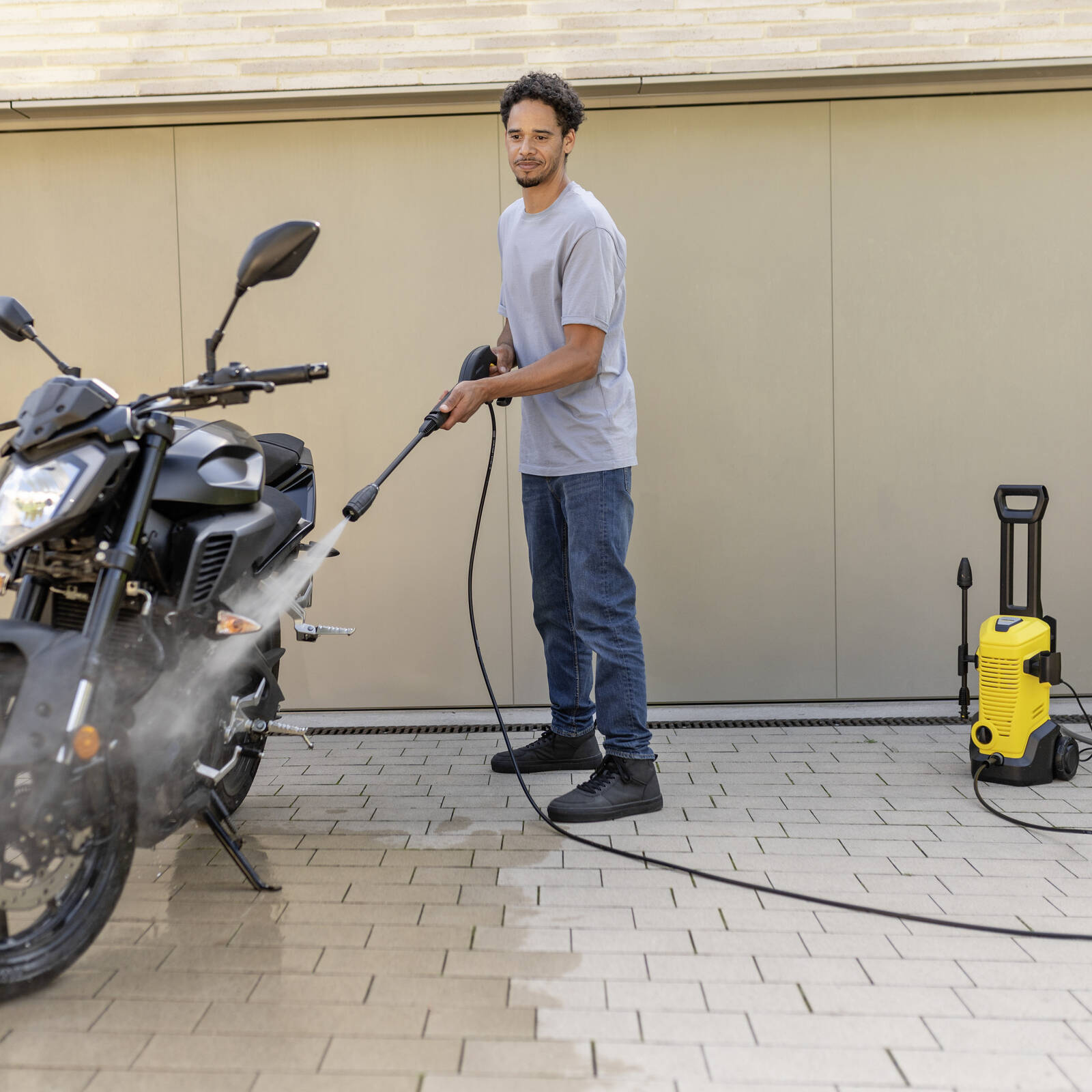 Karcher K3 Corded Pressure Washer, 1950 PSI, 6m Hose 1.676-352.0