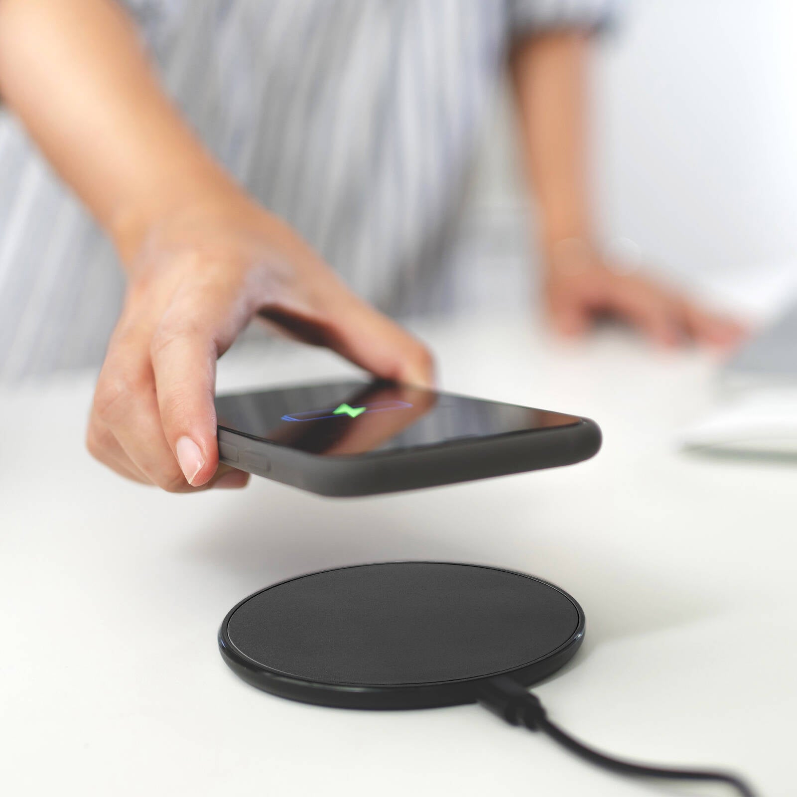 Antsig 15W Wireless Charger with LED Indicator - Low-Profile ABS APQI15W