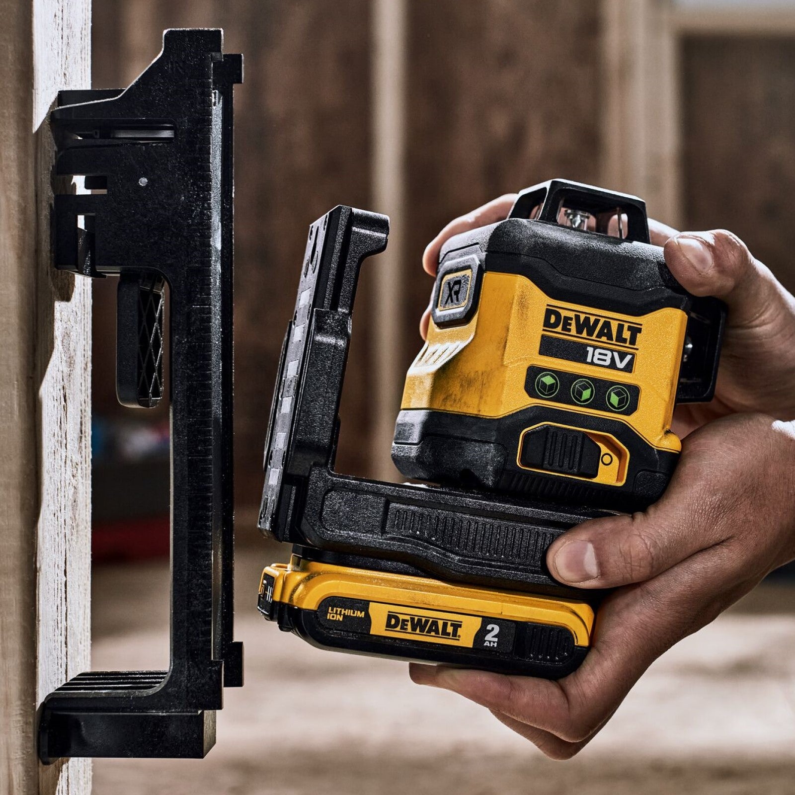 DeWALT 18V XR Compact 3 x 360 Green Beam Multiline Laser Combo Kit DCLE34031D1-XE