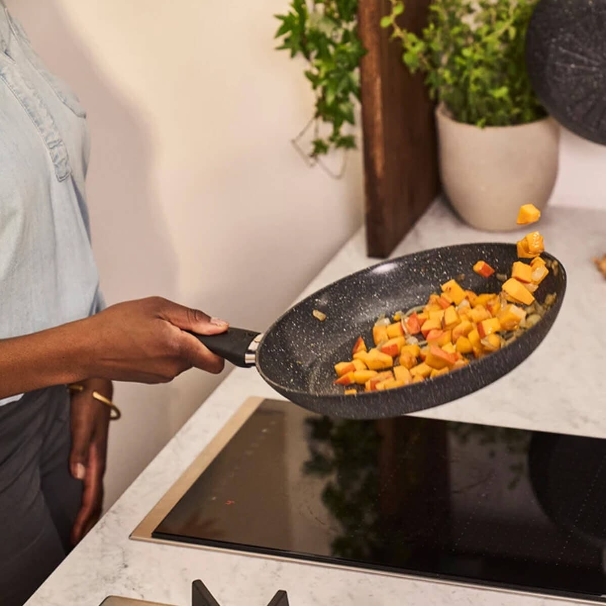 Ballarini 28cm Vipiteno Ceraforce Ceramic Fry Pan - PFAS-Free, Thermotion Heat Indicator - 67332