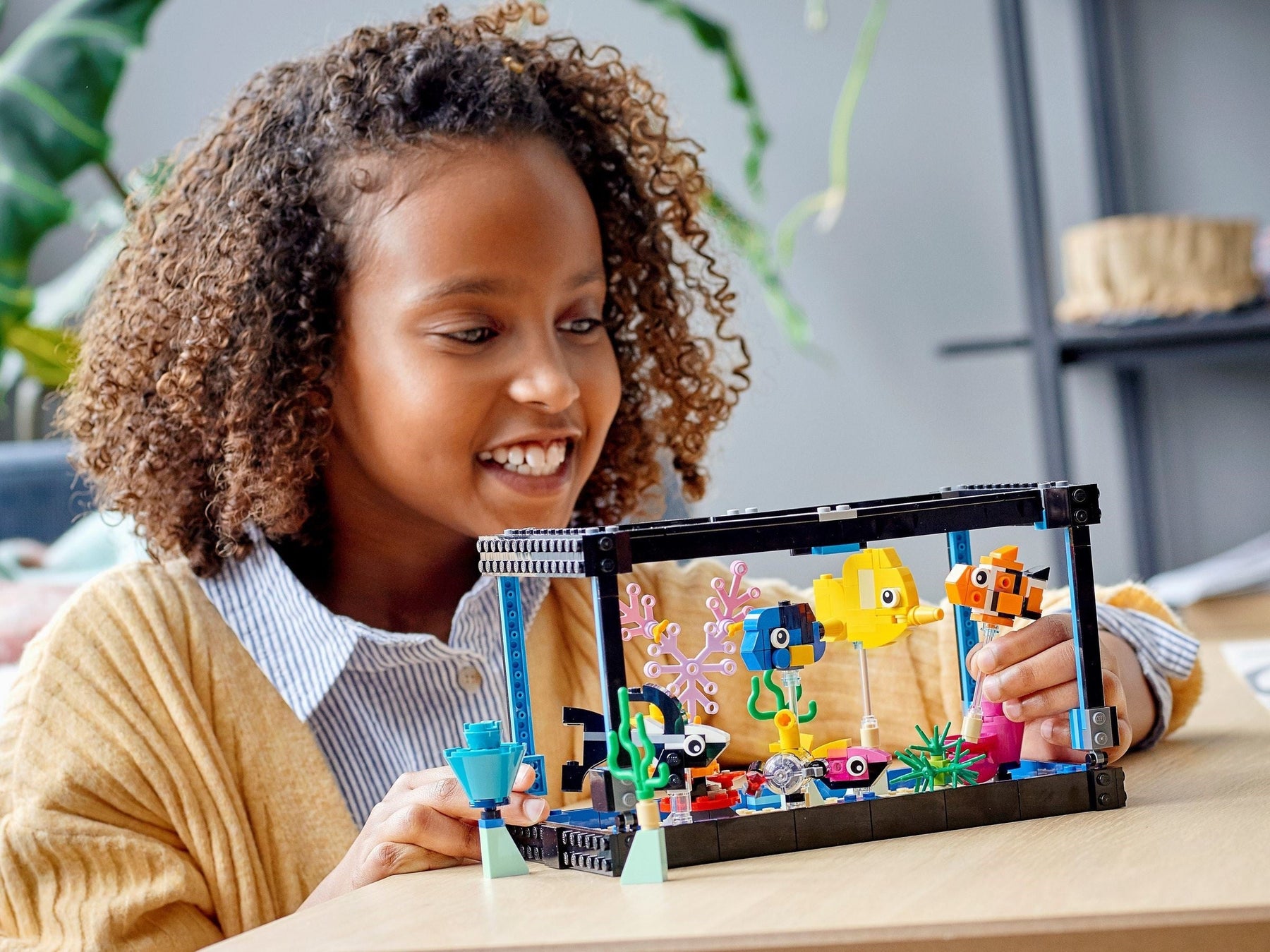 LEGO 31122 Creator 3in1 Fish Tank Playset - SuperSaverAU - view 2