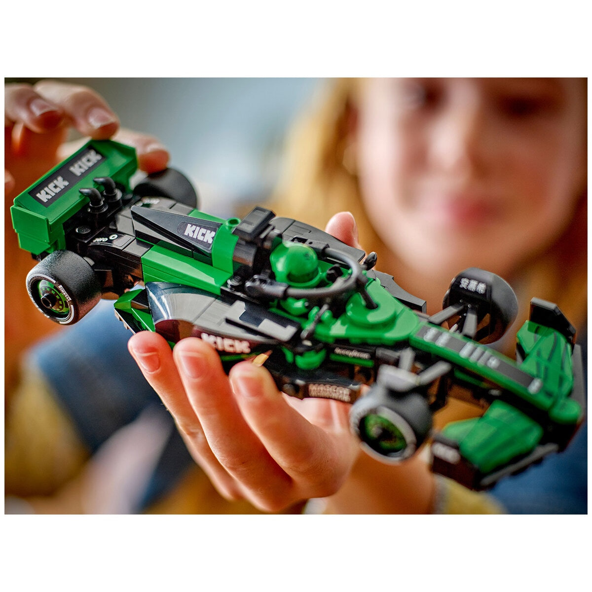 LEGO Speed Champions KICK Sauber F1 Team C44 Race Car 77247 - SuperSaverAU - view 4
