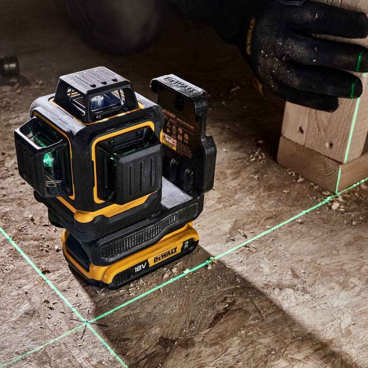 DeWALT 18V XR Compact 3 x 360 Green Beam Multiline Laser Combo Kit DCLE34031D1-XE