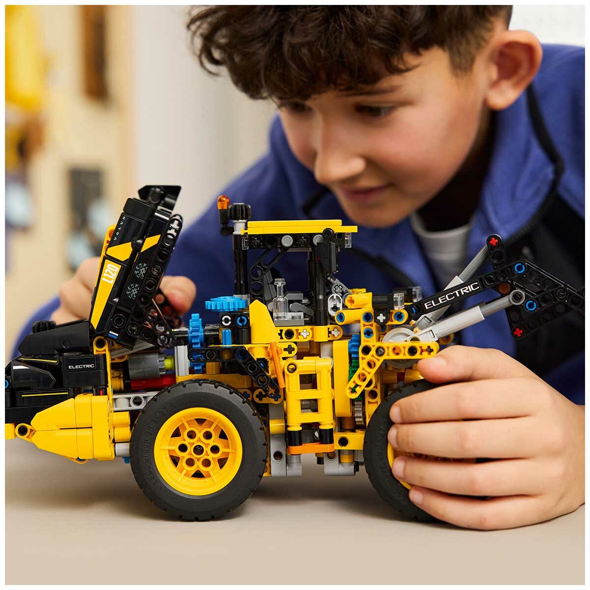 LEGO Technic Volvo L120 Electric Wheel Loader 42209 - Articulated Steering, Shovel Tilt, 3 Spinning Gears, Imaginative Play - SuperSaverAU - view 5