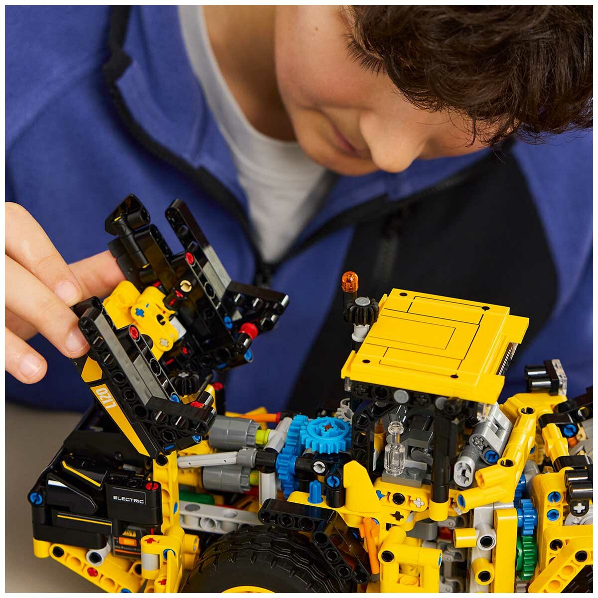 LEGO Technic Volvo L120 Electric Wheel Loader 42209 - Articulated Steering, Shovel Tilt, 3 Spinning Gears, Imaginative Play - SuperSaverAU - view 6