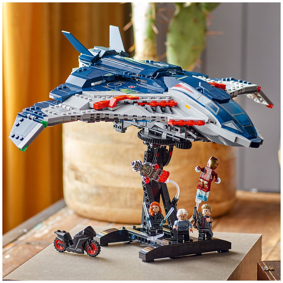 LEGO Marvel Avengers Quinjet 76325, 1,131 Pieces, Includes Minifigures, Ages 12+ - SuperSaverAU - view 6