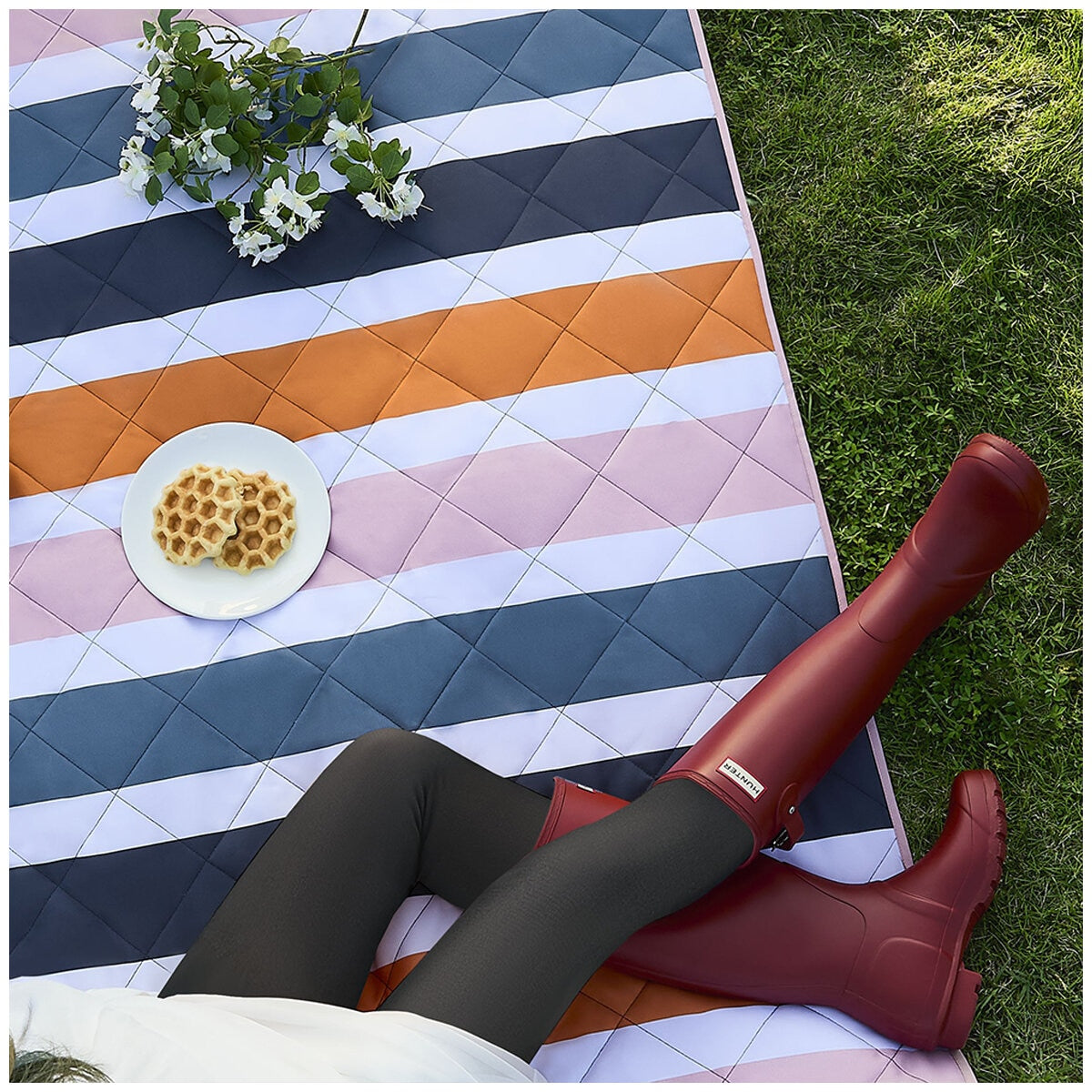 Hunter Outdoor Picnic Blanket, Block Stripe Blue, 152 x 183 cm, Water Resistant, Tent Loops - SuperSaverAU - view 9