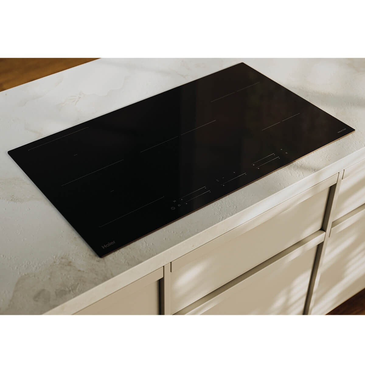 Haier 90cm 500 Series induction cooktop - five zones with Flexi Zone - black glass - HCI905FTB4