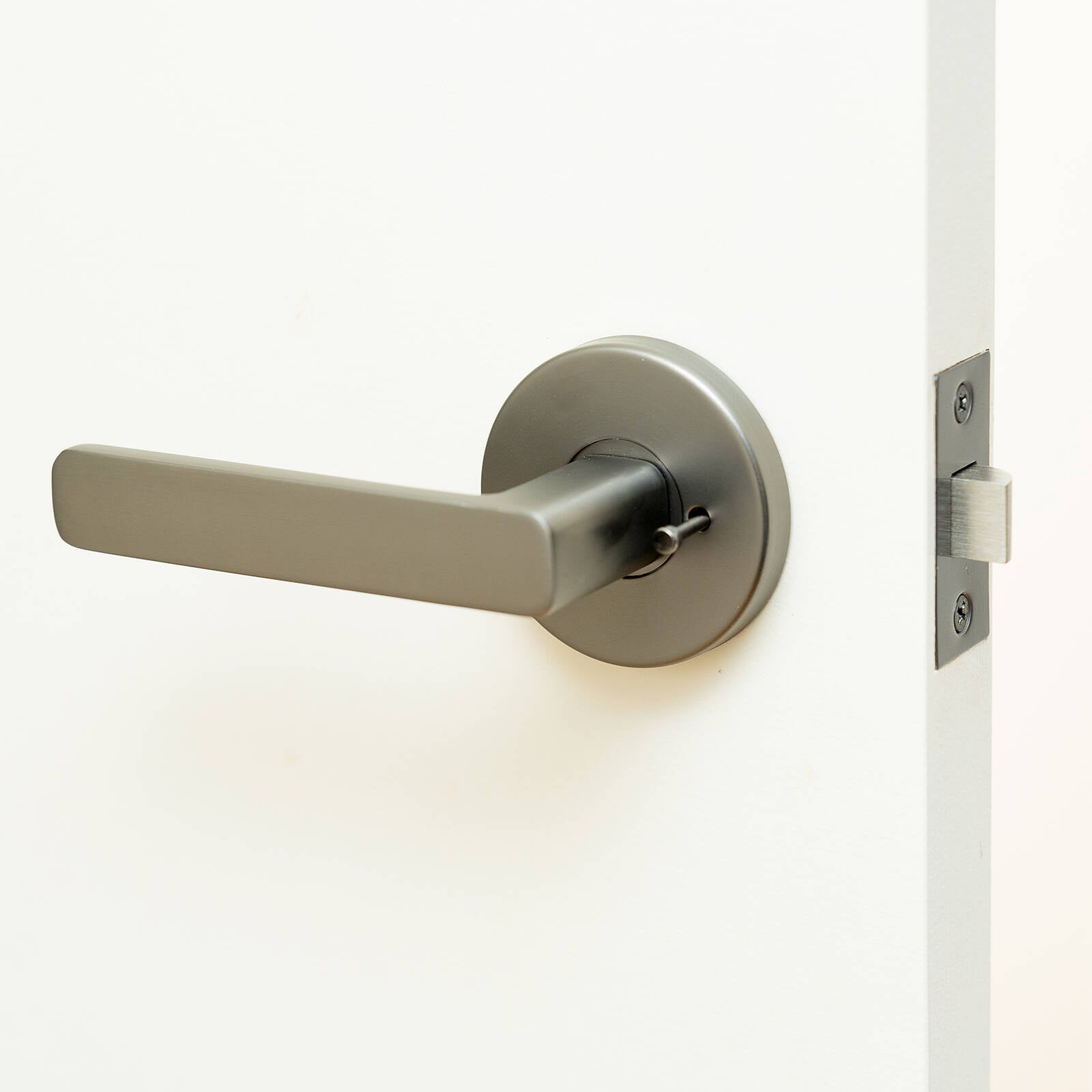 Ikonic San Fran Privacy Lever Set Gunmetal Zinc