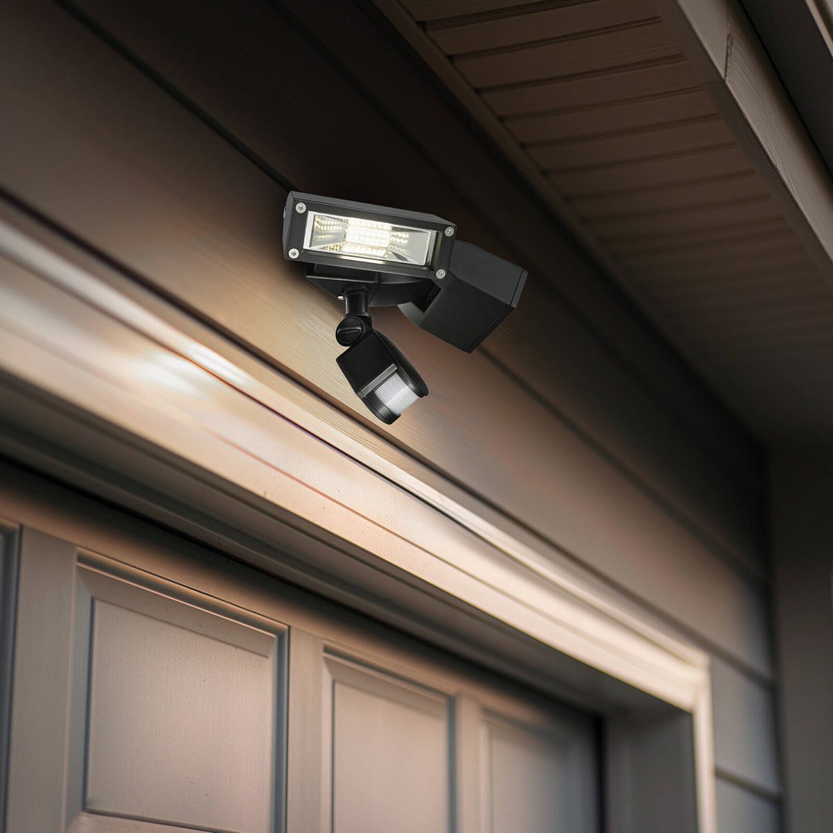 Brilliant Nighthawk 24W LED Sensor Flood Light Motion Sensing Outdoor Black 20855/06