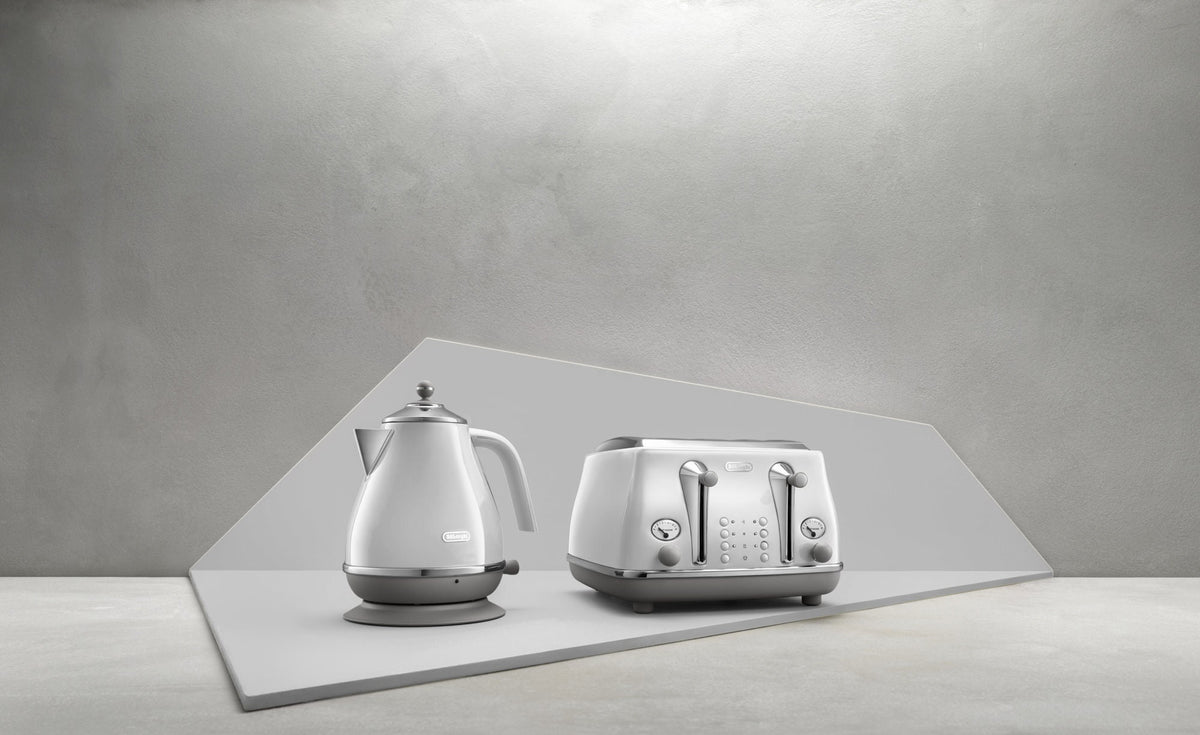 DeLonghi Icona Capitals 4 Slice Toaster - Sydney White, Two Crumb Trays, Extra Lift - CTOC4003W