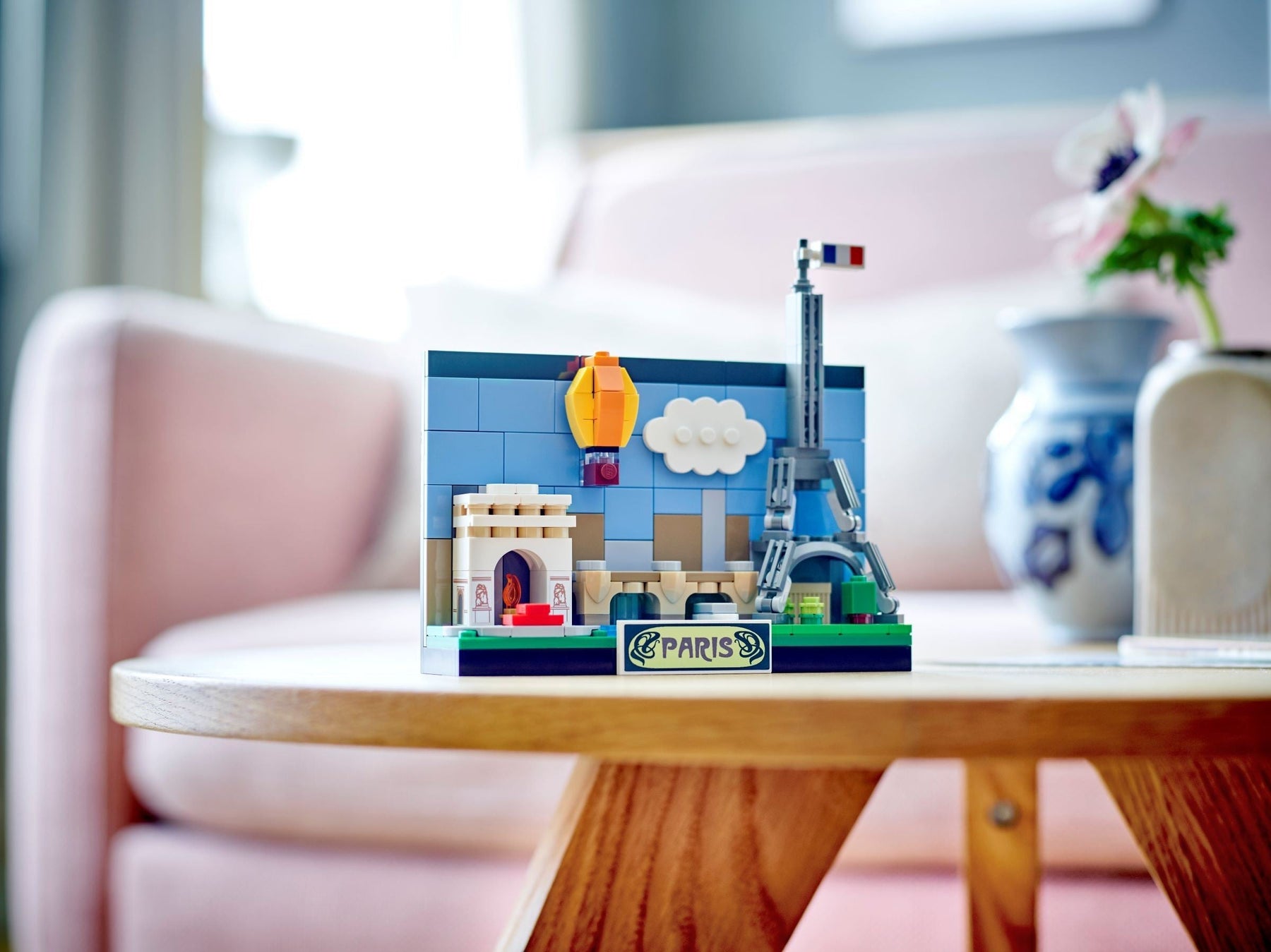 LEGO 40568 Paris Postcard 3D Souvenir Model Kit - SuperSaverAU - view 3